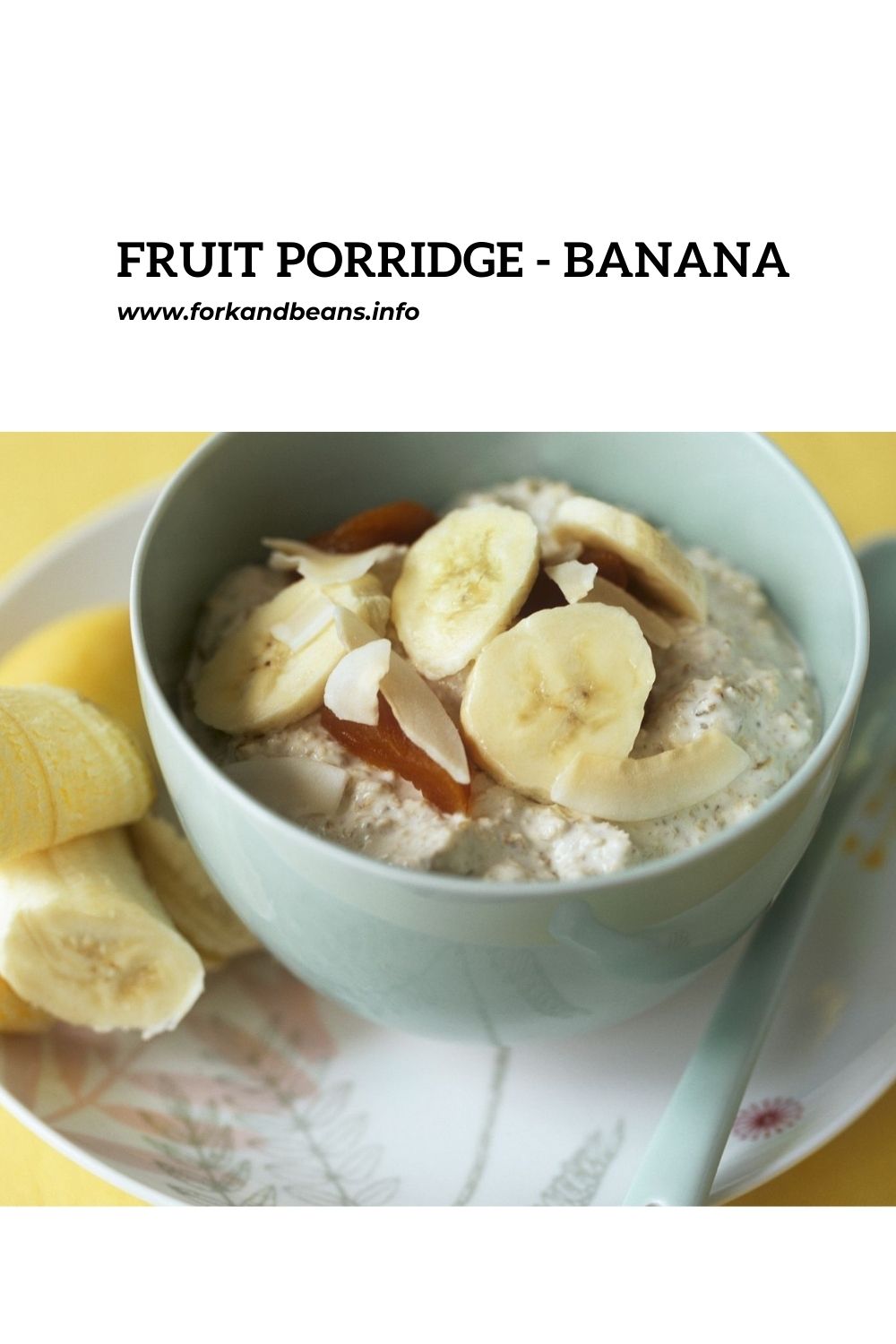 Oatmeal with Banana and Dried Fruit