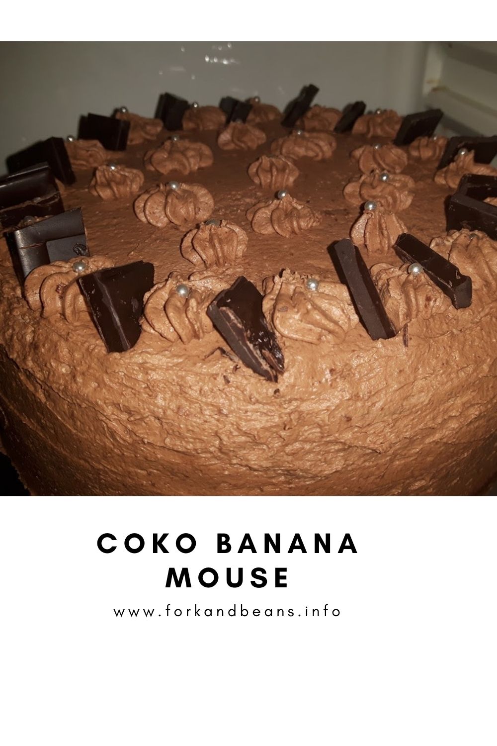 Choco mousse cake with bananas